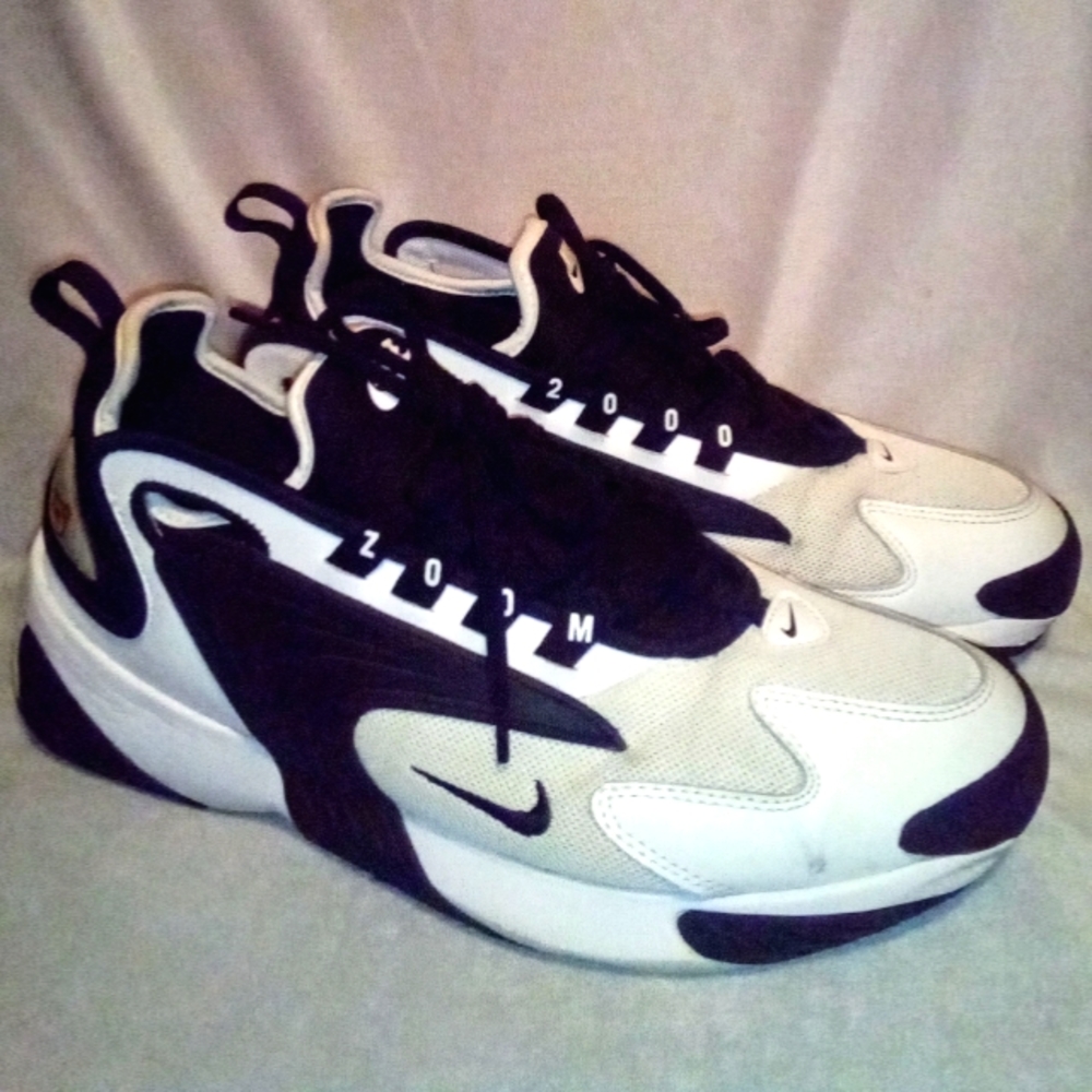 Women's 10.5 Nike Zoom Black & White Athletic Sneakers